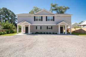 Duplex TWO SEPERATE 3 bedroom apartments with free parking 